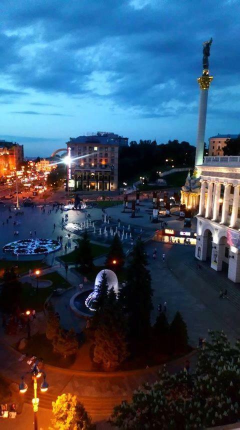 Independence Square - Khreschatyk. View On Independence Sq. Fountains Kiev Eksteriør bilde