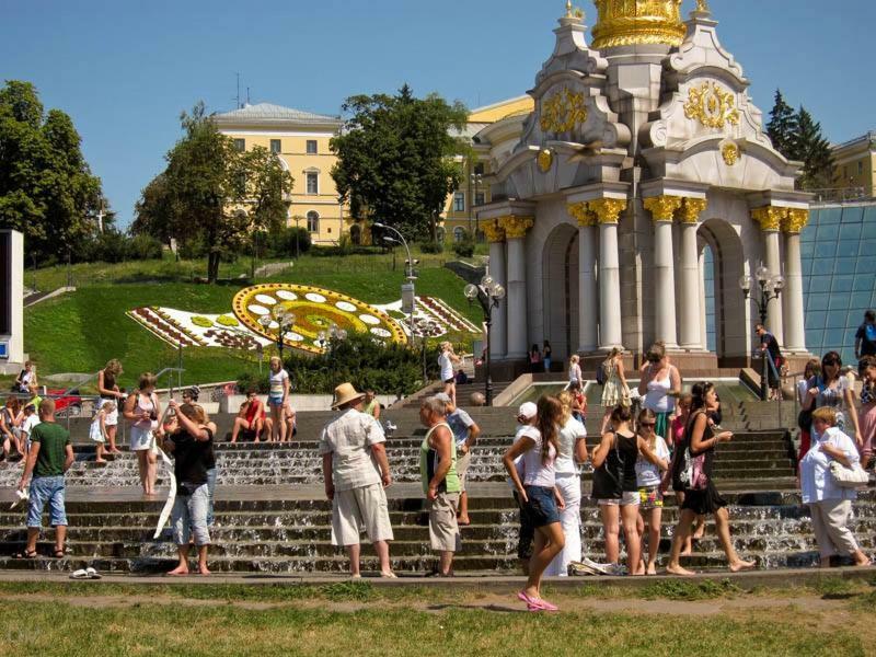 Independence Square - Khreschatyk. View On Independence Sq. Fountains Kiev Eksteriør bilde